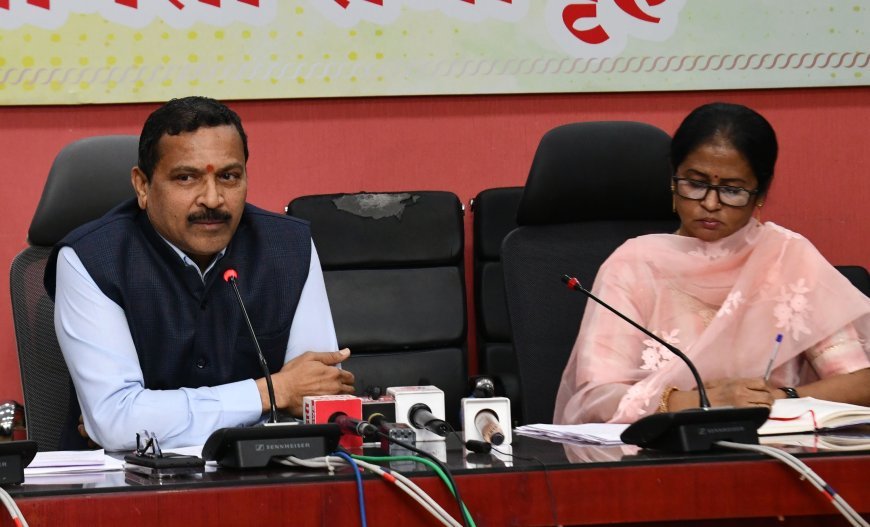 ‘मुख्यमंत्रीः माझी लाडकी बहीण’योजना; गावातच ३१ ऑगस्ट पर्यंत अर्ज स्विकारणार, गर्दी करु नका- जिल्हाधिकारी दिलीप स्वामी