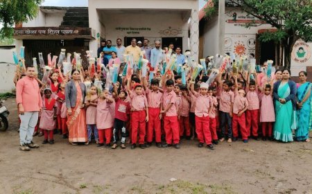 उपमुख्यमंत्री अजितदादा पवार साहेब यांच्या वाढदिवसानिमित्त फुलंब्री मध्ये विद्यार्थ्यांना शालेय साहित्य  वाटप