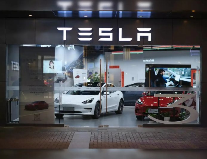 भारतात पहिला टेस्ला शो‑रूम मुंबईत
