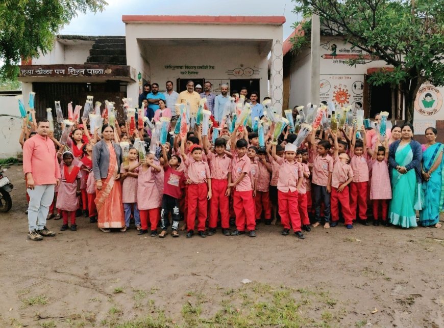 उपमुख्यमंत्री अजितदादा पवार साहेब यांच्या वाढदिवसानिमित्त फुलंब्री मध्ये विद्यार्थ्यांना शालेय साहित्य वाटप