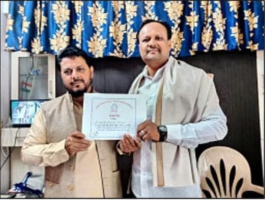 शिक्षकदिनानिमित्त मुख्याध्यापक मुलतानी मुजीब खान मुनीर यांना आदर्श मुख्याध्यापक पुरस्कार