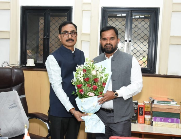 विभागीय आयुक्त जी. श्रीकांत यांनी कार्यभार स्वीकारला